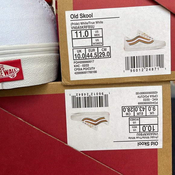 Vans Men’s Old Skool
(Pride) White/True White
VNOA5KRFB5U
Sneakers - athletic - Picture 16 of 16